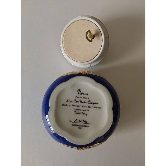 Lena Liu's Basket Bouquets 1999 Music Box Roses - Picture 6 of 8